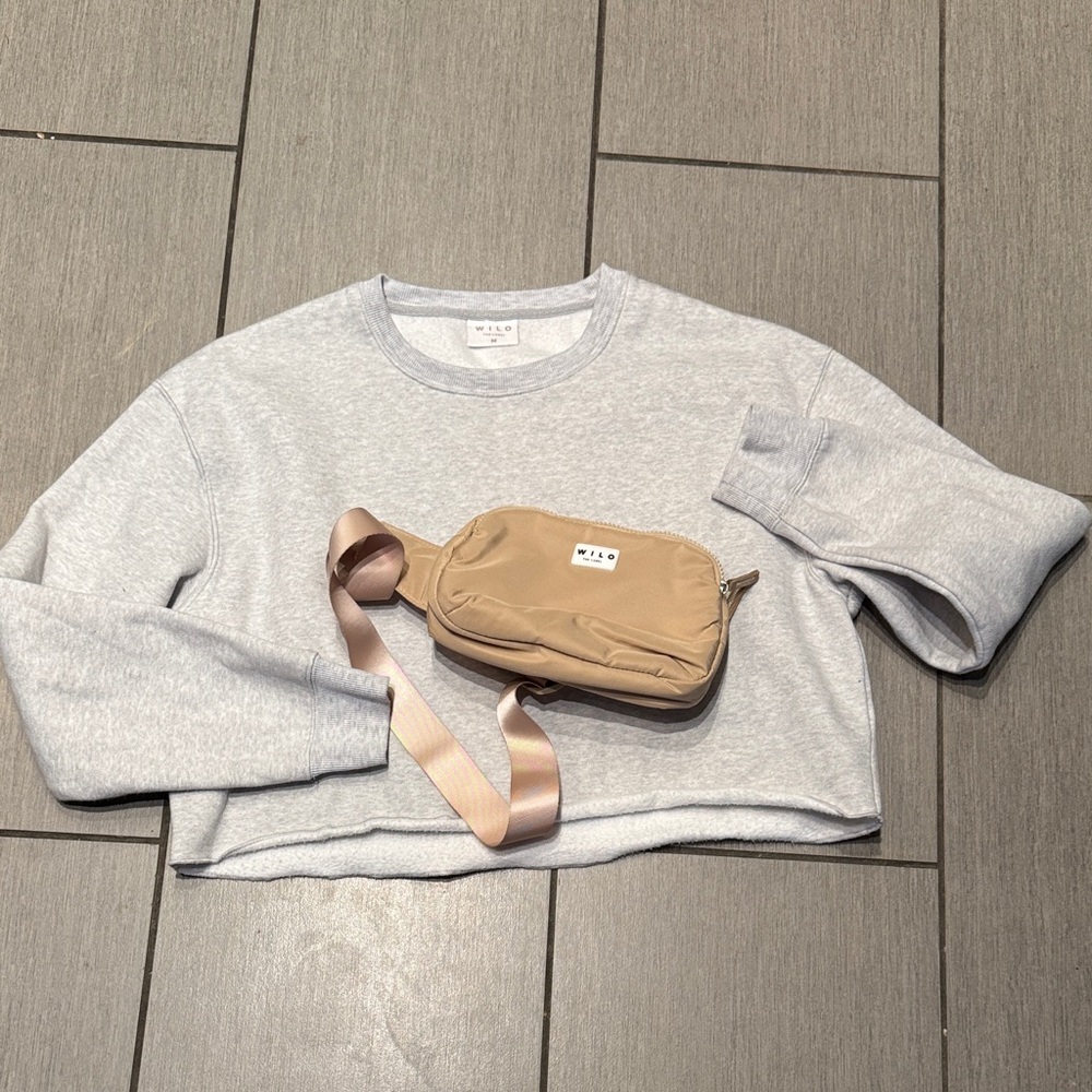 Wilo sold out cropped sweatshirt with Wilo waist bag